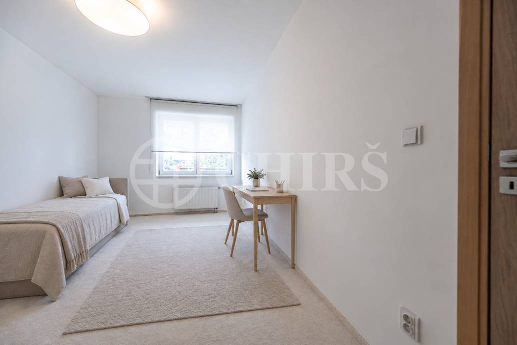 Prodej bytu 4+kk s terasou a uzamykatelnými garážemi, OV, 180m2, ul. Klausova 2559/11, Praha 5 - Stodůlky