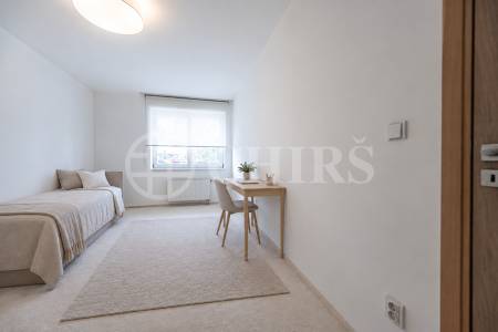 Prodej bytu 4+kk s terasou a uzamykatelnými garážemi, OV, 180m2, ul. Klausova 2559/11, Praha 5 - Stodůlky