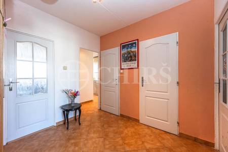Prodej bytu 3+kk s lodžií a sklepem, OV, 80m2, ul. K Rovinám 549/5, Praha 5 - Jinonice
