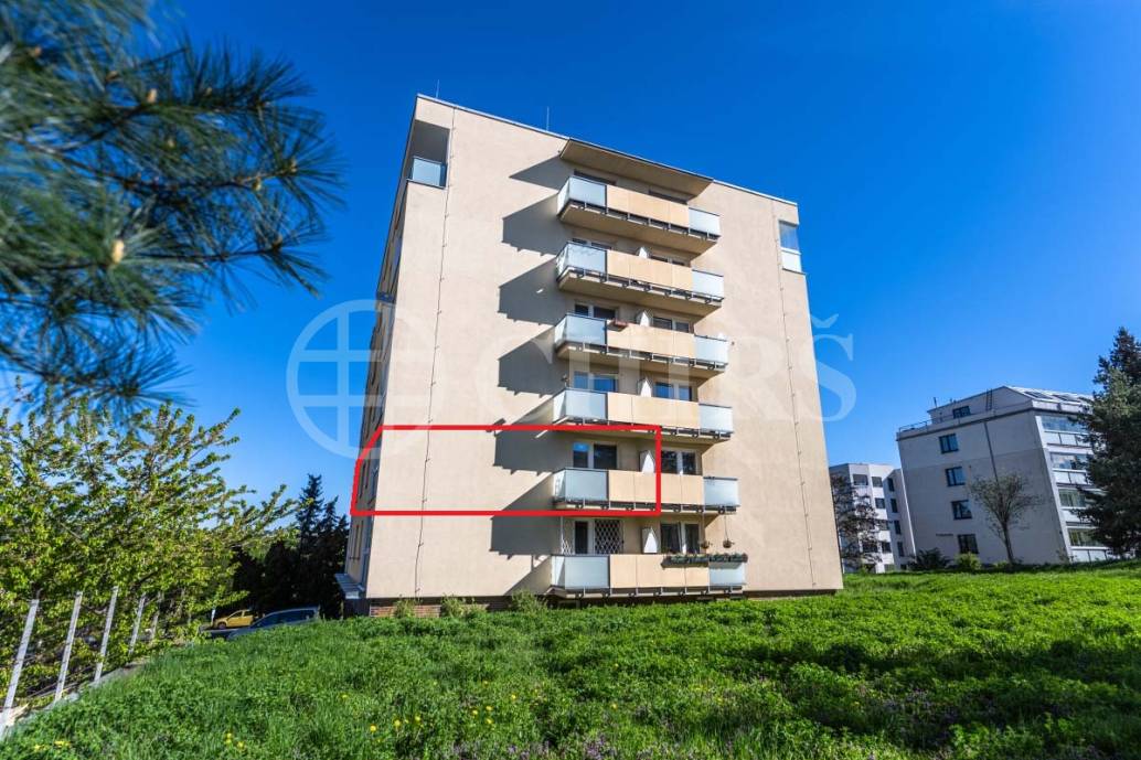 Pronájem bytu 3+kk s balkónem, lodžií, sklepem a garáží, OV, 81m2, ul. Hoškova 1110/6, Praha 5 – Malvazinky