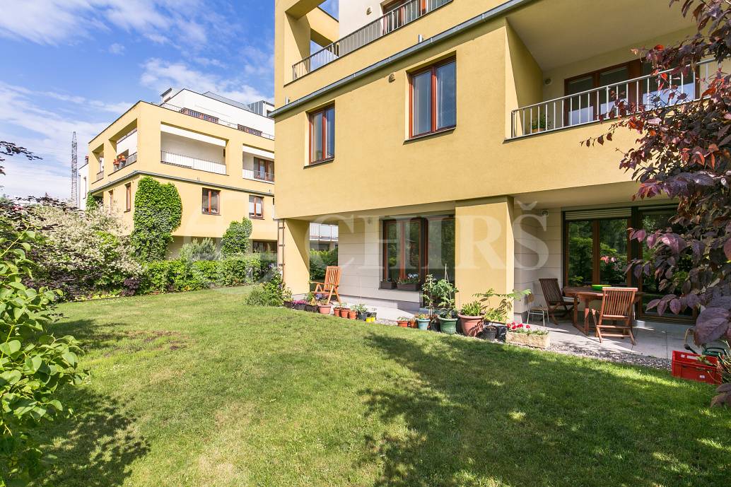 Prodej bytu 3+kk, 68m2, 172m2 předzahrádka, OV. ul. K Náhonu 989, Praha 9 - Hloubětín