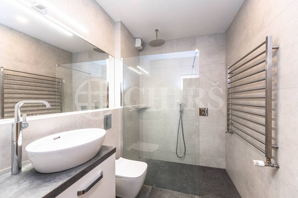 Pronájem bytu 4+kk, 111,2 m² s velkou terasou, lodžií a garáží, ul. Voskovcova 1130/26, Praha 5 - Barrandov