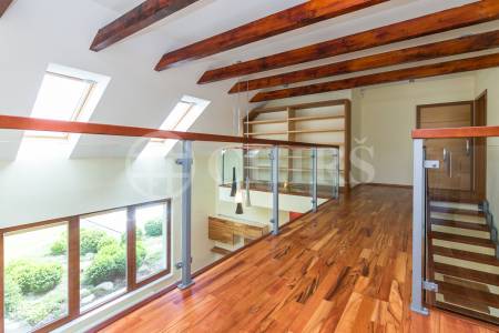 Prodej rodinného domu 6+1, 360 m2 s terasou,  zahradou, bazénem a garážovým stáním, Trnová 179, Trnová u Jíloviště 