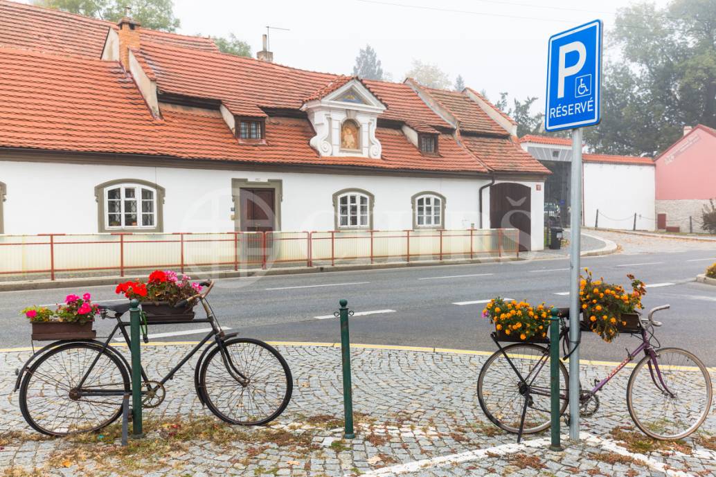 Prodej komerčního objektu, OV, 223m2, ul. U Národní galerie 481, Praha 5 - Zbraslav