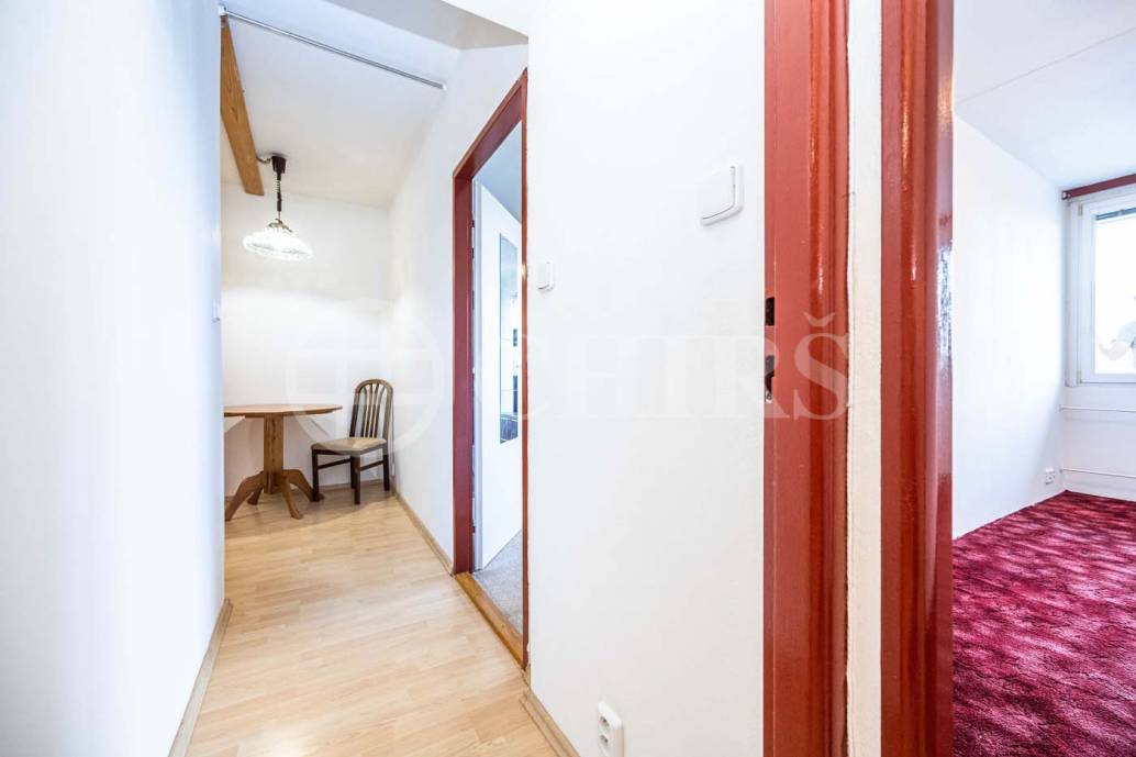 Prodej bytu 2+kk s lodžií, DV, 45m2, ul. Slévačská 902/11, Praha 9 - Hloubětín