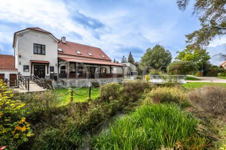 Pronájem restaurace, OV, 140m2, ul. Husovo nám., Hostivice
