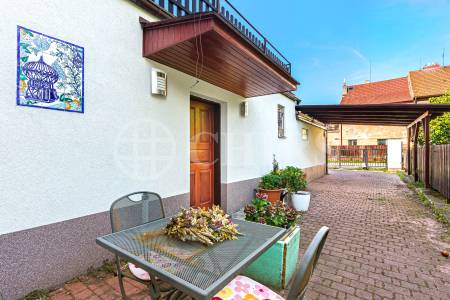 Prodej rodinného domu 5+kk s garáží, ul. U nové dálnice 703, Praha 4 - Chodov