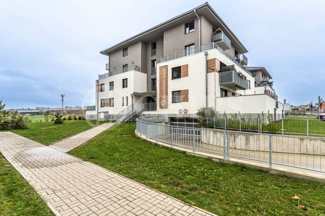 Prodej bytu 2+kk s balkonem a sklepem, OV, 48,3 m2, ul. Želetická 200/8, Praha 5 - Sobín Prodej bytu 2+kk s balkonem a sklepem, OV, 48,3 m2, ul. Želetická 200/8, Praha 5 - Sobín