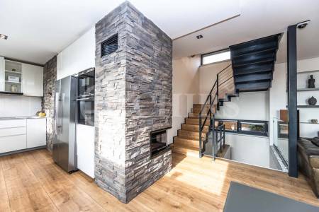 Prodej rodinného domu 5+kk s terasou, dvěma garážemi a zahradou, ul. K Rozvodně 1094/26, Praha 5 - Slivenec