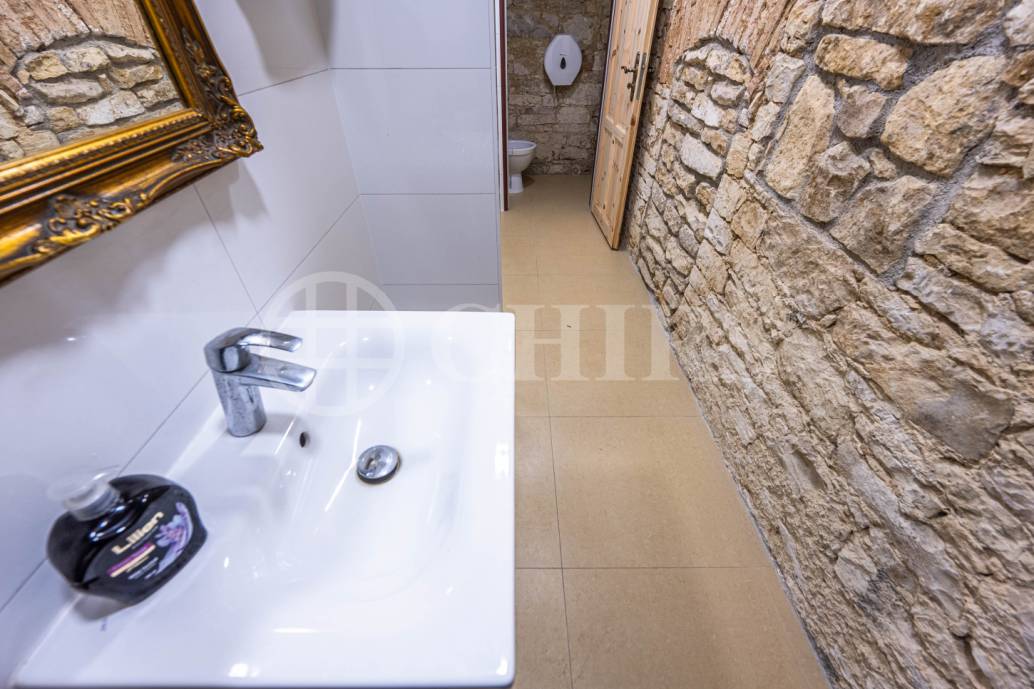 Pronájm multifunkčního  prostoru, OV, 210 m2,ul. Husovo náměstí 10, Hostivice, Středočeský kraj 