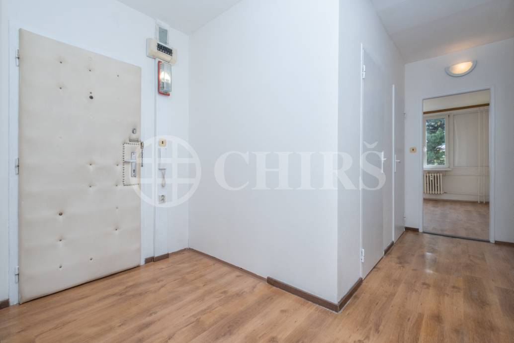 Prodej bytu 4+1, 75 m², OV, se sklepem, ul.Hviezdoslavova 501/9, Praha 11- Haje Prodej bytu 4+1, 75 m², OV, se sklepem, ul.Hviezdoslavova 501/9, Praha 11- Haje