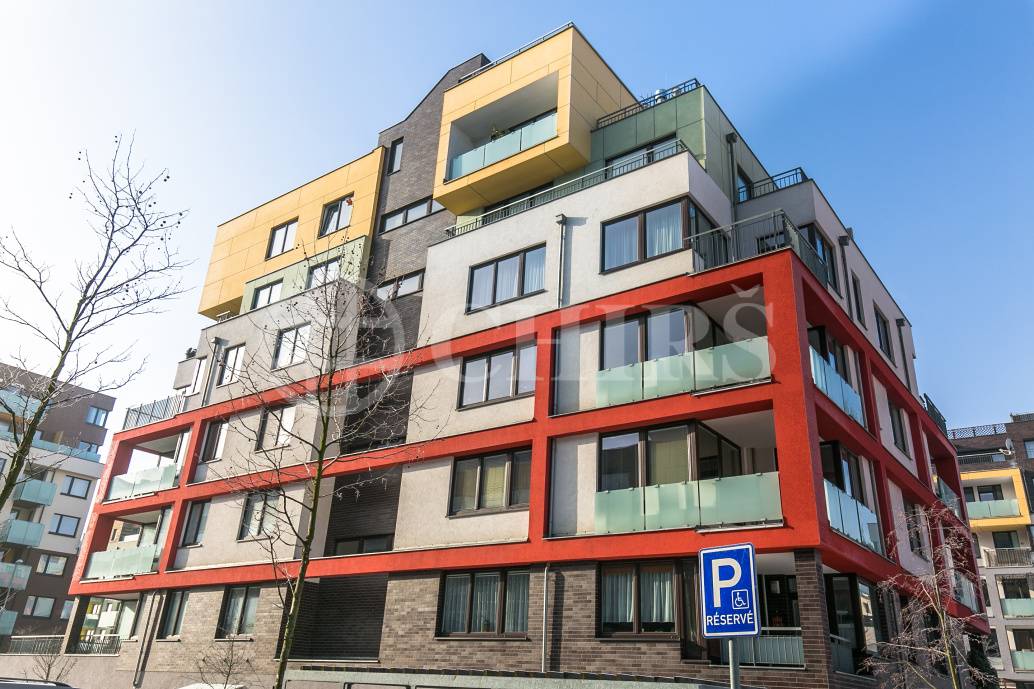 Pronájem bytu 2+kk + lodžie + garážové stání, ul. Laurinova 2728/1, Praha 5 - Stodůlky