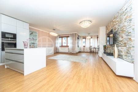 Prodej bytu 3+kk s balkonem, OV, 116m2, ul. Hanusova 1537/1b, Praha 4 - Michle