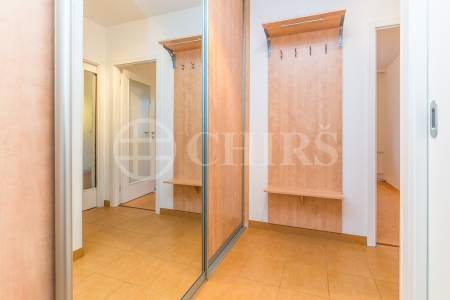 Pronájem bytu 2+kk s lodžií, OV, 40m2, ul. Bítovská 1212/10, Praha 4 - Michle