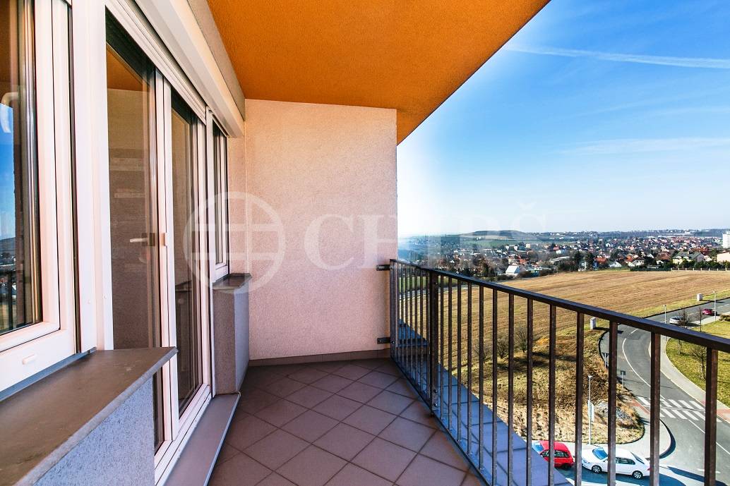 Prodej bytu 1+kk s balkonem a garážovým stáním, OV, 29,5m2, ul. Na Výrovně 2693/2, Praha 5 - Stodůlky