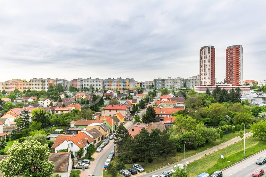 Prodej bytu 2+kk s balkonem a garážovým stáním, OV, 47m2, ul. Jeremiášova 2722/2a, Praha 5 - Stodůlky