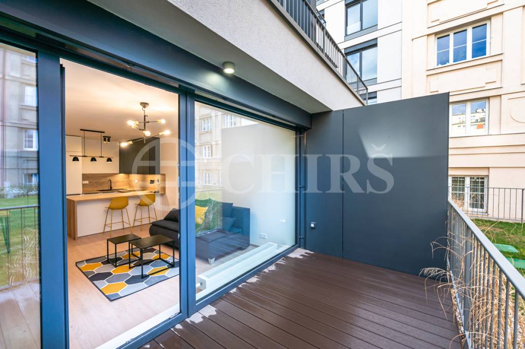 Pronájem bytu 1+kk/T + garážové stání, OV, 37m2 + 8m2 terasa, ul. Ocelářská 2625/17, P-9 Libeň Pronájem bytu 1+kk/T + garážové stání, OV, 37m2 + 8m2 terasa, ul. Ocelářská 2625/17, P-9 Libeň