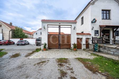 Pronájem bytu 1+kk, OV, 30 m2, ul. Husovo náměstí 10,  Hostivice