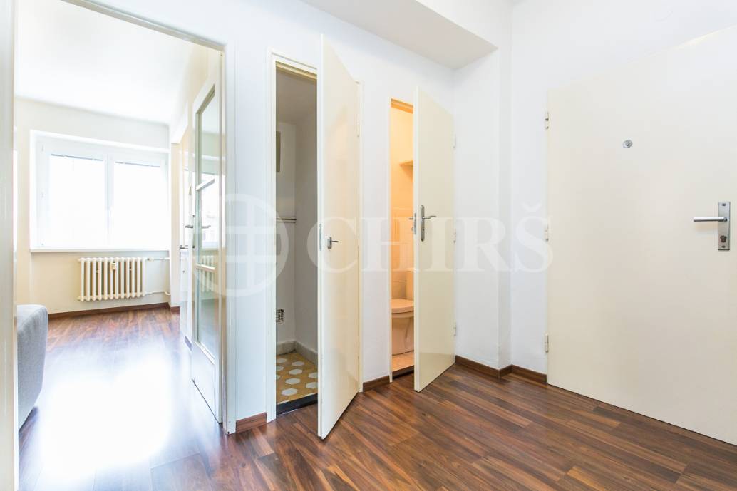 Pronájem bytu 2+kk, OV, 45 m2, ul. Šestidomí 987/4, Praha 6 - Bubeneč