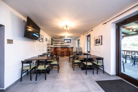 Pronájem restaurace, OV, 140m2, ul. Husovo nám., Hostivice