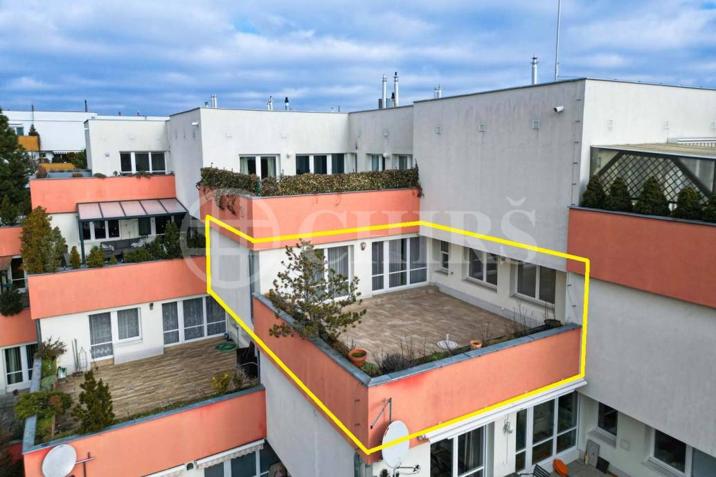 Prodej bytu 4+kk s terasou a uzamykatelnými garážemi, OV, 180m2, ul. Klausova 2559/11, Praha 5 - Stodůlky