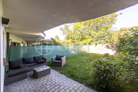 Pronájem rodinného domu 5+kk se zahradou, garáží a balkonem, ul. Mezi Lány 756/7b, Praha 5 - Jinonice