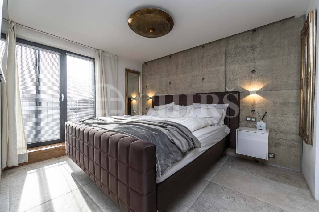 Prodej rodinného domu 5+kk s terasou, dvěma garážemi a zahradou, ul. K Rozvodně 1094/26, Praha 5 - Slivenec