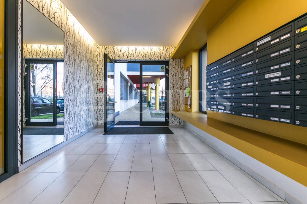 Prodej bytu 1+kk s balkonem, DV, 26m2, ul. Zakšínská 615/17, Praha 9 - Střížkov