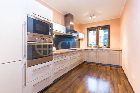 Prodej rodinného domu 4+1, OV, 180m2, ul. Lomená 267, Zbuzany, Praha - západ