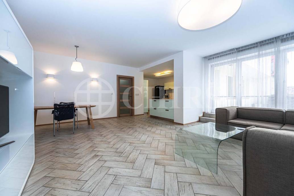 Prodej bytu 4+kk s terasou a uzamykatelnými garážemi, OV, 180m2, ul. Klausova 2559/11, Praha 5 - Stodůlky