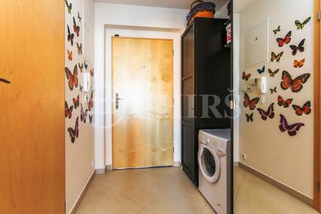 Prodej bytu 1+kk s balkonem a garážovým stáním, OV, 29,5m2, ul. Na Výrovně 2693/2, Praha 5 - Stodůlky