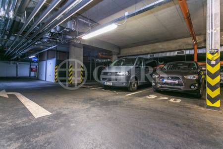 Prodej bytu 2+kk s předzahrádkou a garážovým stáním, OV, 47m2, ul. Werichova 1145/25, Praha 5 - Hlubočepy