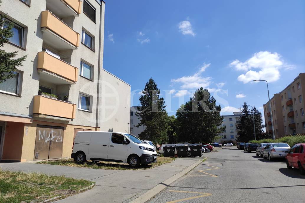 Prodej garáže v bytovém domě, 21 m2, ul. Starobylá 1008/19, P-4 Háje.