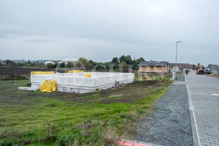 Prodej rozestavěného RD 5+kk, 130 m2, pozemek 982 m2, obec Veliká Ves u Prahy