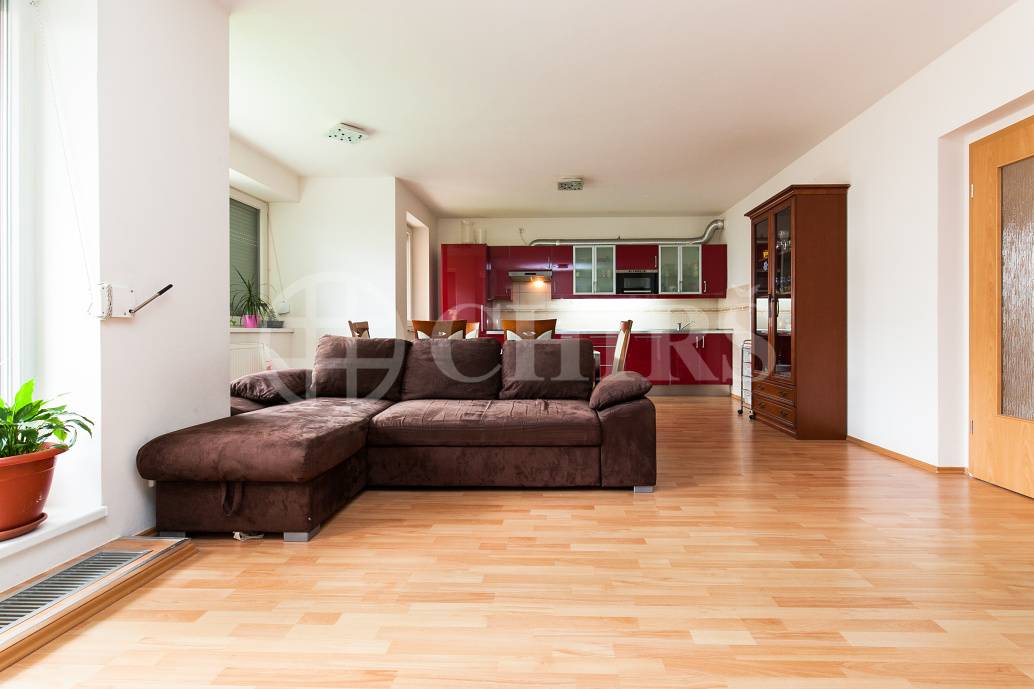 Prodej řadového rodinného domu 4+kk/B/G/Z, OV, ul. Dělená 981/30, Praha 5 - Řeporyje 