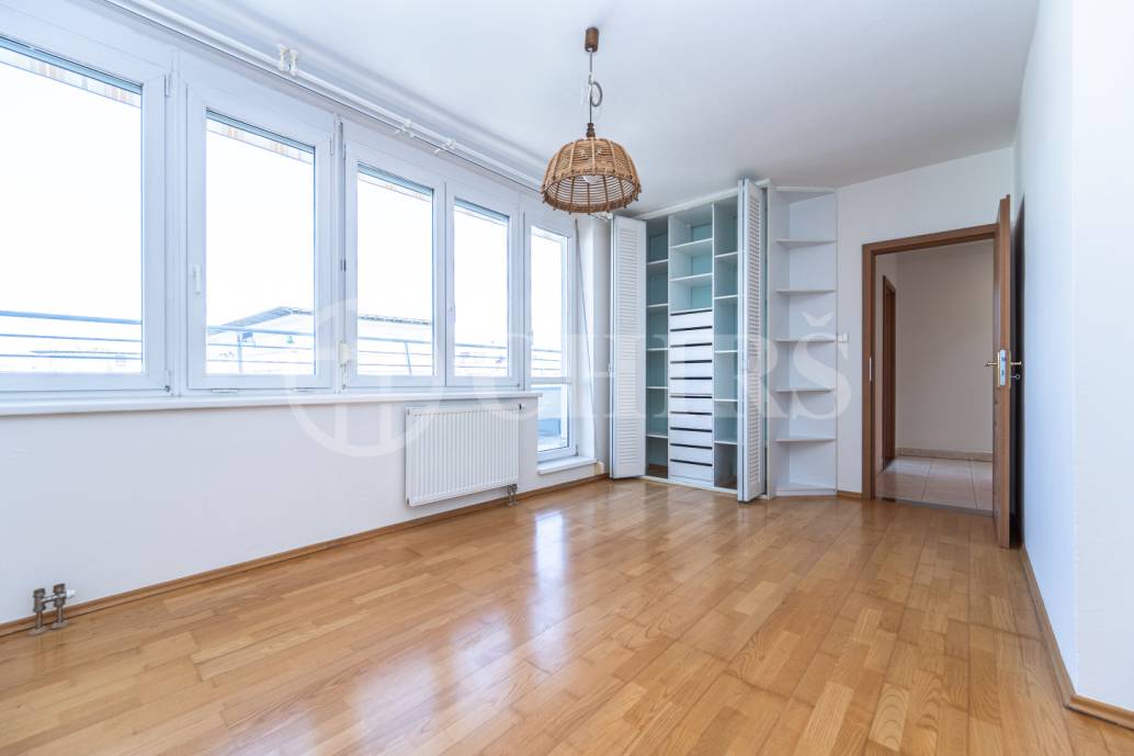 Pronájem mezonetového bytu 4+kk se dvěma terasami, OV, 109 m2, Sluneční náměstí 2560/4, Praha 5 - Hůrka