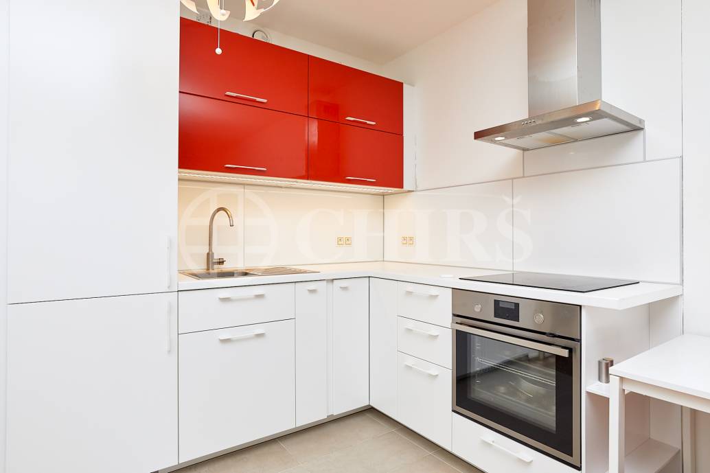 Pronájem bytu 2+kk s balkonem, OV, 53m2, ul. Na Zlatě 2835/1, Praha 13 - Nové Butovice