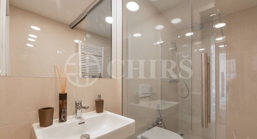 Prodej mezonet. ateliéru 2+kk, s předzahrádkou, 88,5m2, ul. Orelská, P-10 Vršovice