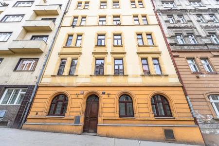 Pronájem bytu 4+kk, OV, 80m2, ul. U Santošky 1131/13, Praha 5 - Smíchov