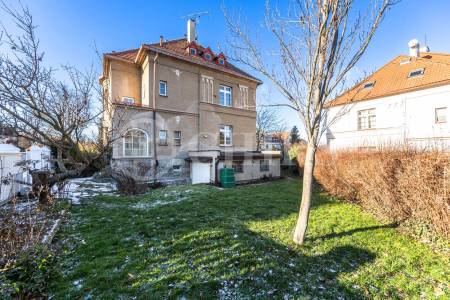 Pronájem RD 5+1 se zahradou, OV, ul. Na Ořechovce 201/20, Praha 6 - Střešovice