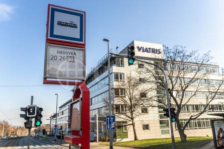Prodej bytu 1+1 se sklepem, OV, 53 m², ul. Zavadilova 96/14, Praha 6 – Dejvice.