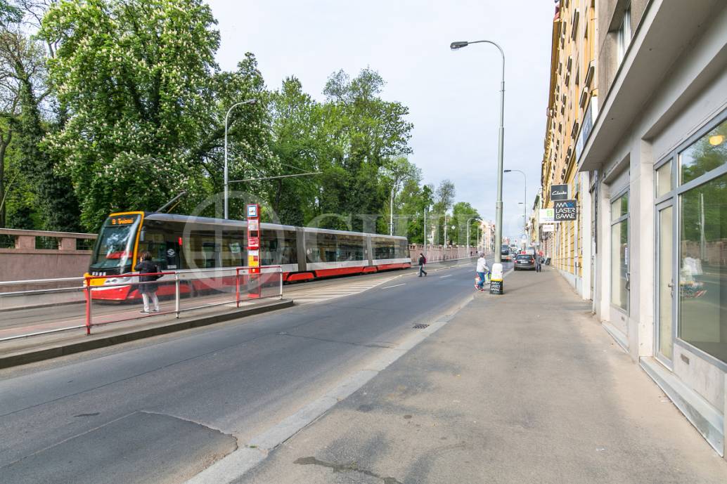 Pronájem komerčního objektu, OV, 77m2, ul. Plzeňská 348/54, Praha 5 - Smíchov