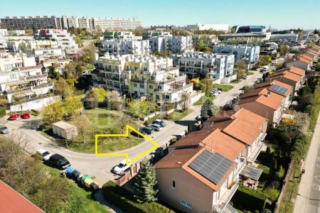 Prodej rodinného domu 5+kk s balkonem, garáží a zahradou, ul. Dělená 961/4, Praha 5 - Řeporyje