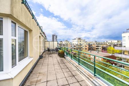 Pronájem bytu 4+kk, 111,2 m² s velkou terasou, lodžií a garáží, ul. Voskovcova 1130/26, Praha 5 - Barrandov