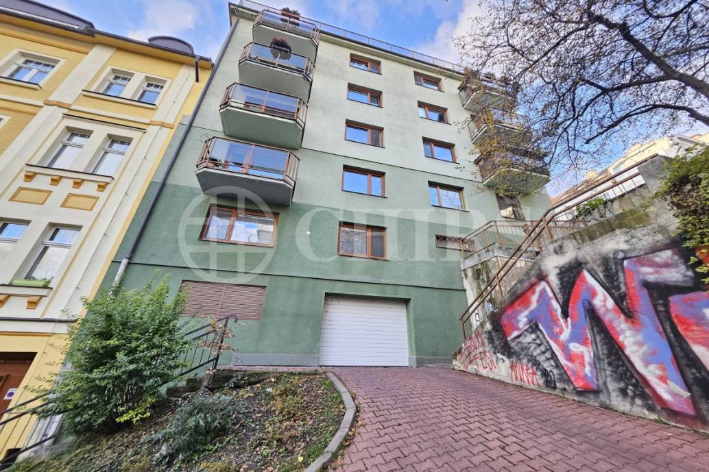 Pronájem garážového stání, cca 12 m2, ul. Ve Střešovičkách 445/53, Praha 6 - Břevnov