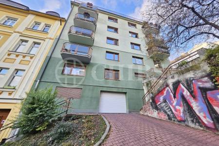 Pronájem garážového stání, cca 12 m2, ul. Ve Střešovičkách 445/53, Praha 6 - Břevnov