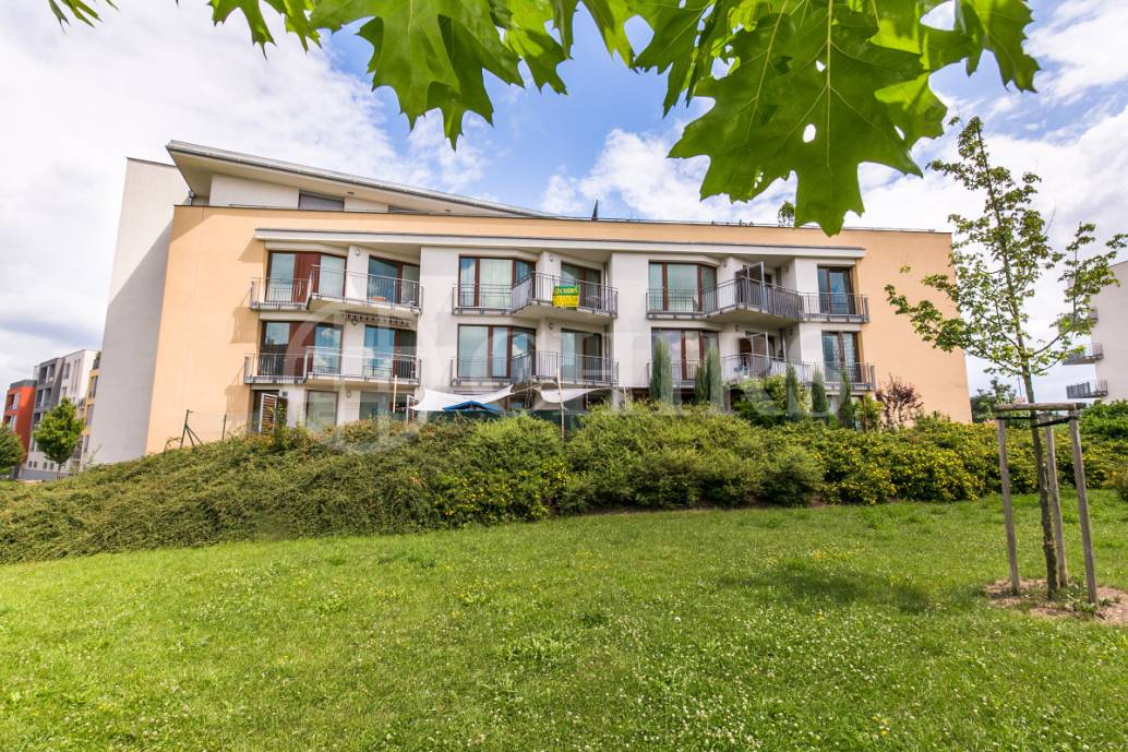 Prodej bytu 2+kk s balkonem a garážovým stáním, OV, 58m2, ul. Karla Kryla 2679/7, Praha 5 - Stodůlky