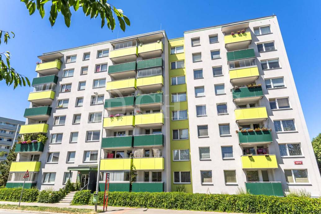 Prodej bytu 2+kk, OV, 42m2, ul. Voskovcova 987/14, Praha 5 - Hlubočepy