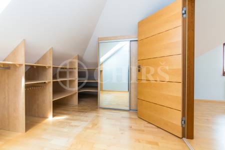 Prodej rodinného domu 6+1, 360 m2 s terasou,  zahradou, bazénem a garážovým stáním, Trnová 179, Trnová u Jíloviště 