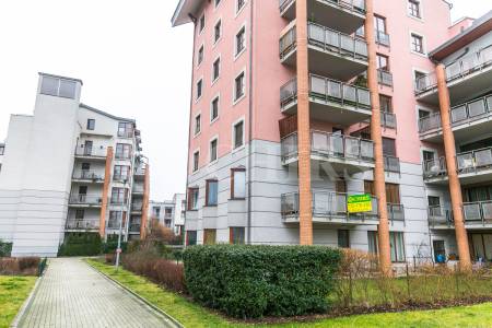 Pronájem bytu 3+kk s balkonem a garážovým stáním, OV, 64 m2, ul. Lindleyova 2686/1, Praha 6 - Dejvice